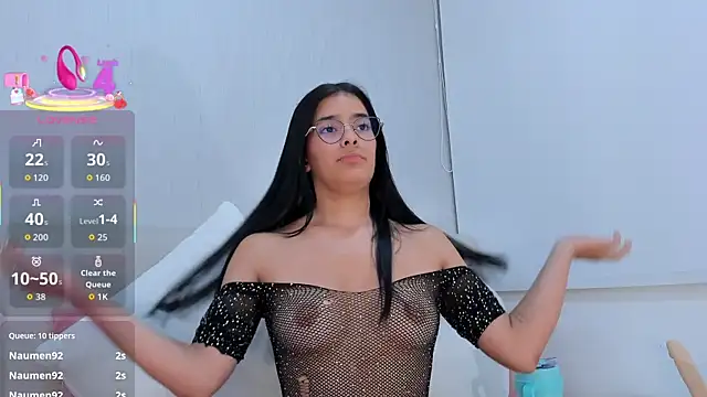 Isaa_Queen's cam snapshot