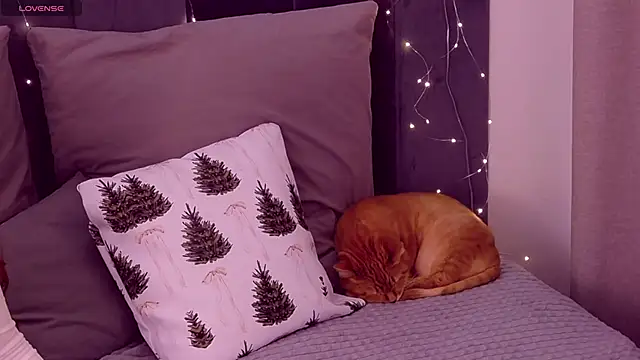 SaraMoor's cam snapshot