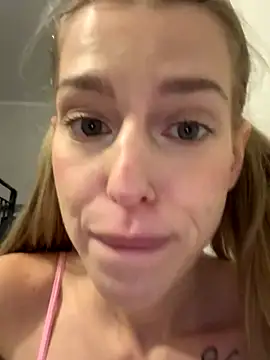 kira_mia live sex cam