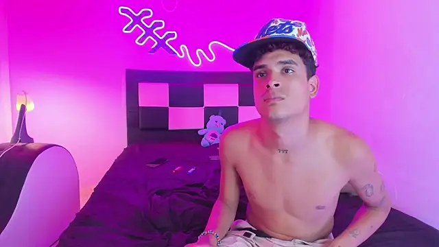 Lucky_boys__X live sex cam