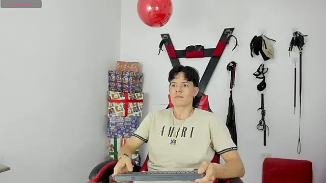 Kenai_Lavis live sex cam