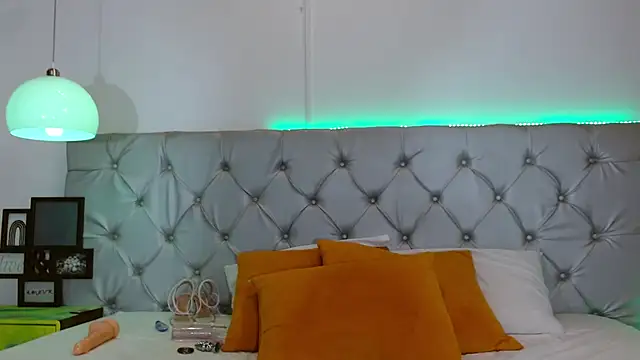 MelodyMansson live sex cam