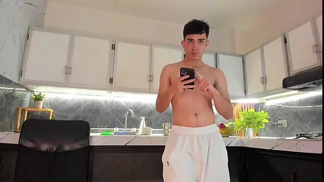 alejo_gray_'s cam snapshot