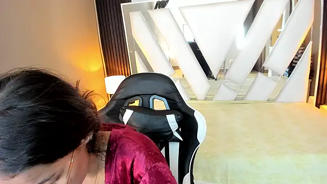 Linda4Petite live sex cam