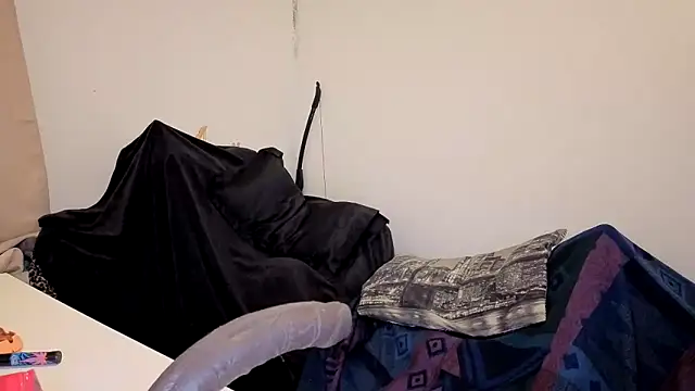 ENGLISHEMILY_69's cam snapshot