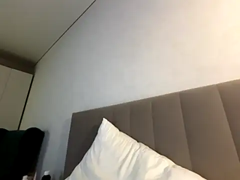 GoldenSexySky live sex cam