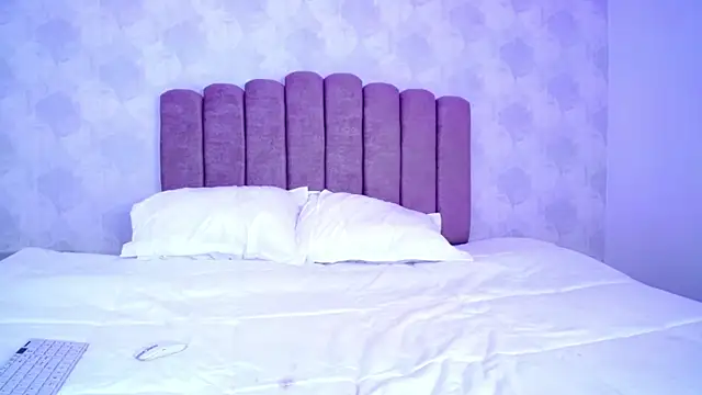 KIARA_SERRANO's cam snapshot