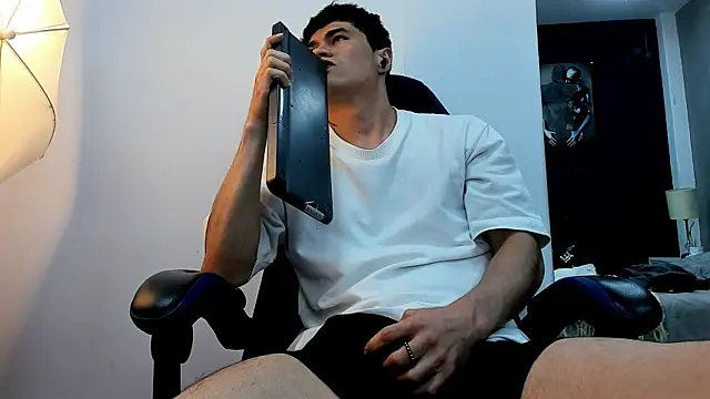 roan_birkin's cam snapshot