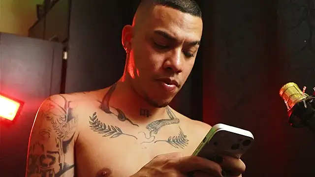 AlphaMasterXxx's cam snapshot