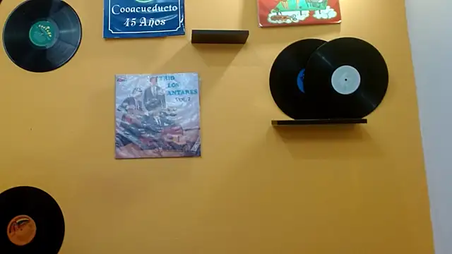 skinnyverus18's cam snapshot