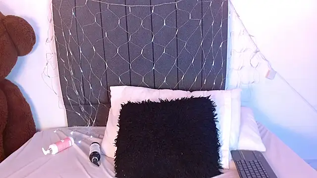 Emadelacroix's cam snapshot