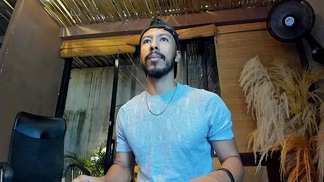 logan_mercer live sex cam