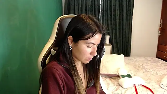 alice_middlee's cam snapshot