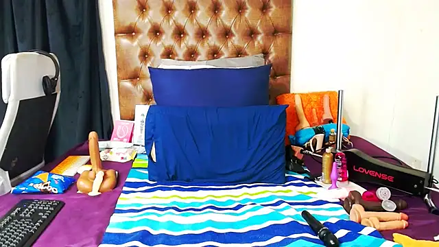 Hotxbums22 live sex cam