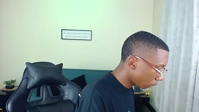 Miilo18 live sex cam