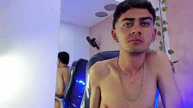 Logan_Wolf_ live sex cam