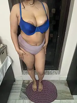 Curvy_Nitya's cam snapshot