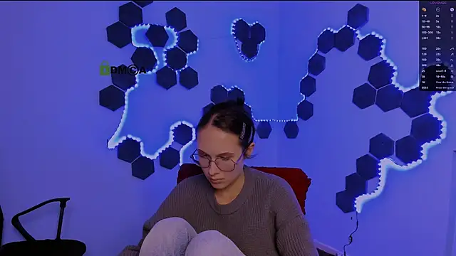 mona_cloud's cam snapshot