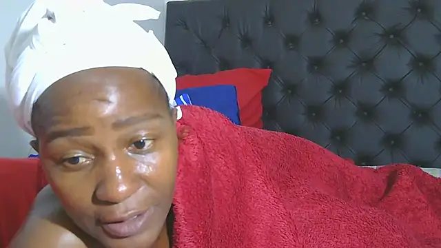 sluttylaura21's cam snapshot