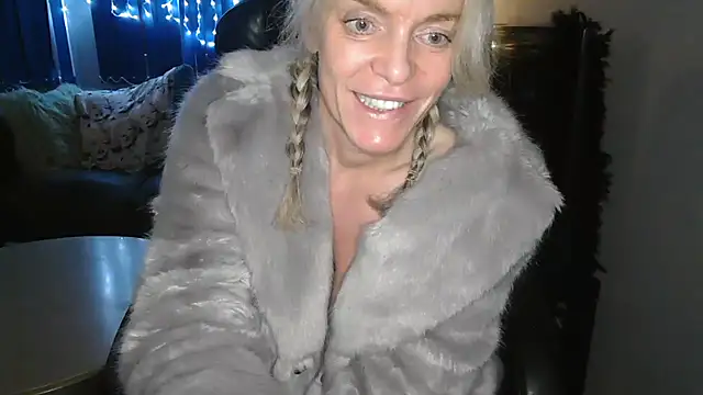 LadyMissNipsnLips's cam snapshot