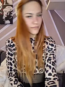 SlimBellaa live sex cam