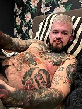 trans_man_and_his_dom live sex cam