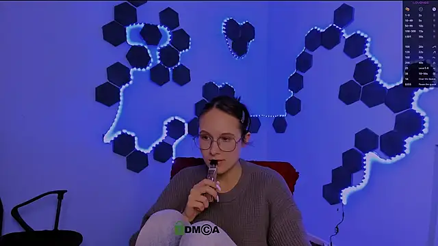 mona_cloud's cam snapshot