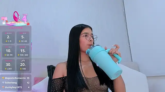 Isaa_Queen's cam snapshot