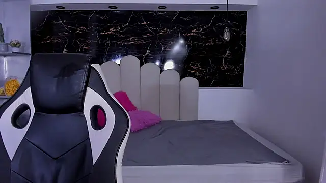 Annyrosee's cam snapshot