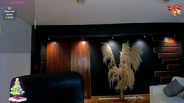 Saara_Corraless's cam snapshot