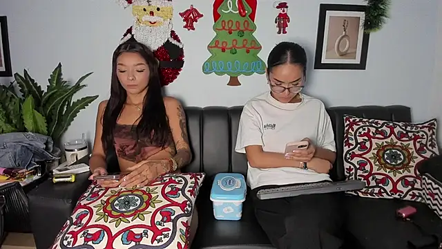 Mia_petite01's cam snapshot