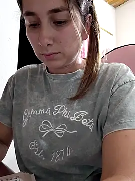 Iris_love18's cam snapshot