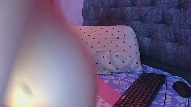 luna_summer's cam snapshot