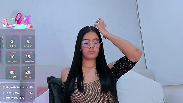 Isaa_Queen's cam snapshot