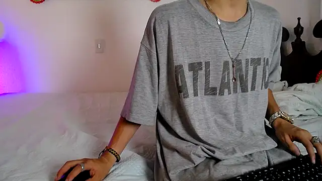 oblivionlove's cam snapshot