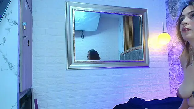 AngieLuxx_'s cam snapshot