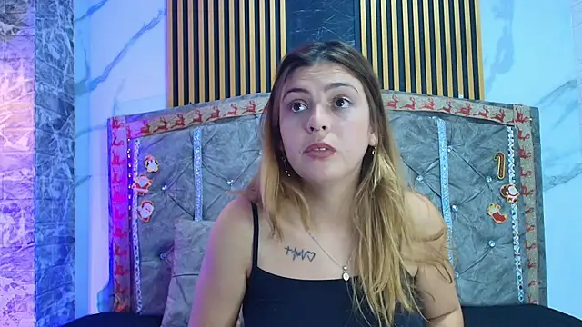 AngieLuxx_'s cam snapshot