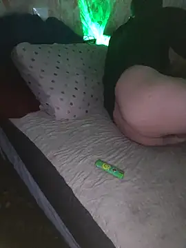 parejade225@xh's cam snapshot