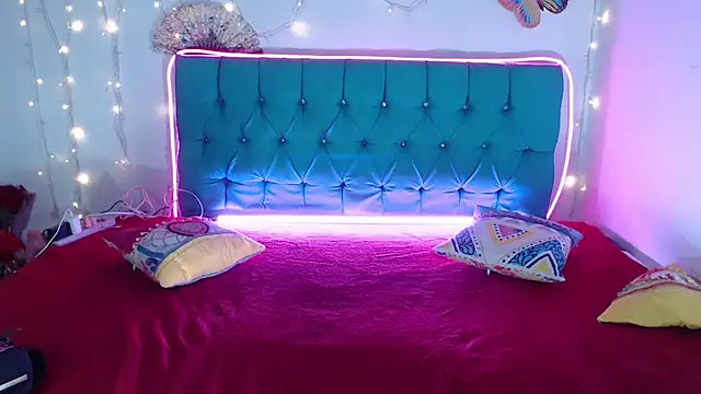 MarilynRoxy's cam snapshot