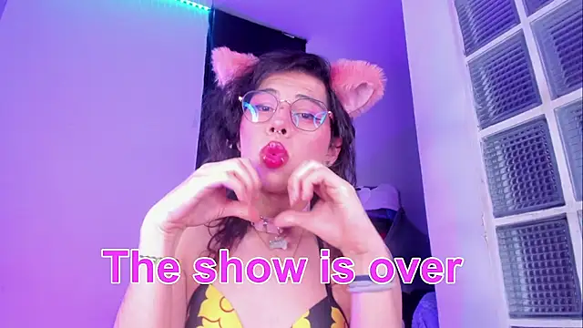 Sweet-SharoKitty live sex cam