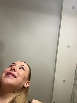 TizzEmiliy live sex cam