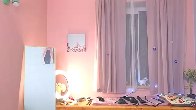 laracroftmansion's cam snapshot