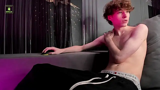 Kevin_Garsia live sex cam