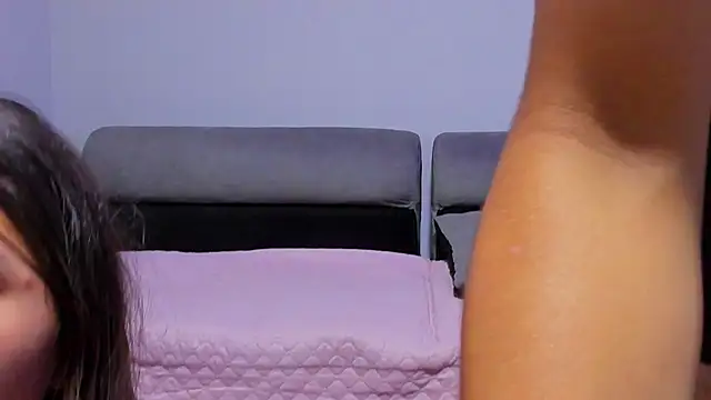 Max_and_pandora's cam snapshot