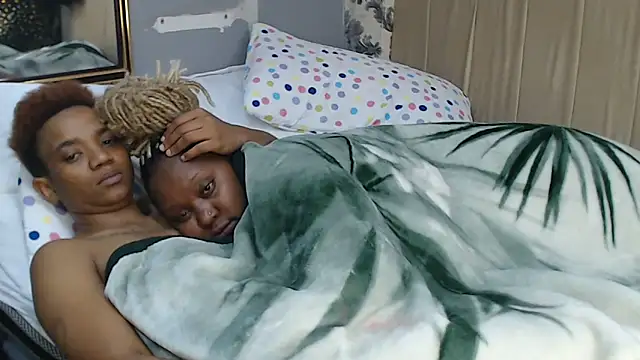 Thasha8 live sex cam