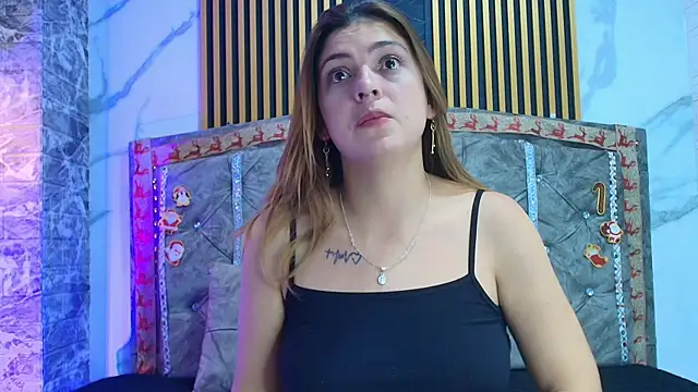 AngieLuxx_'s cam snapshot