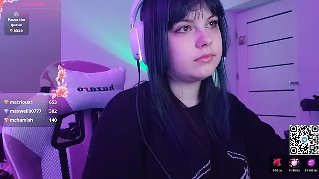 KristiBloom live sex cam