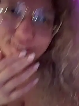 CurvyAnonymousGirl89's cam snapshot