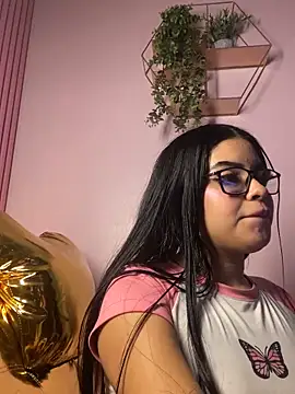 PrettyDafnne's cam snapshot