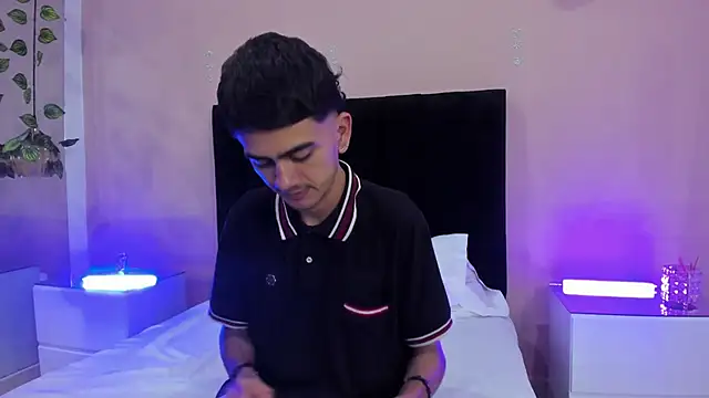 Logan_Wolf_'s cam snapshot